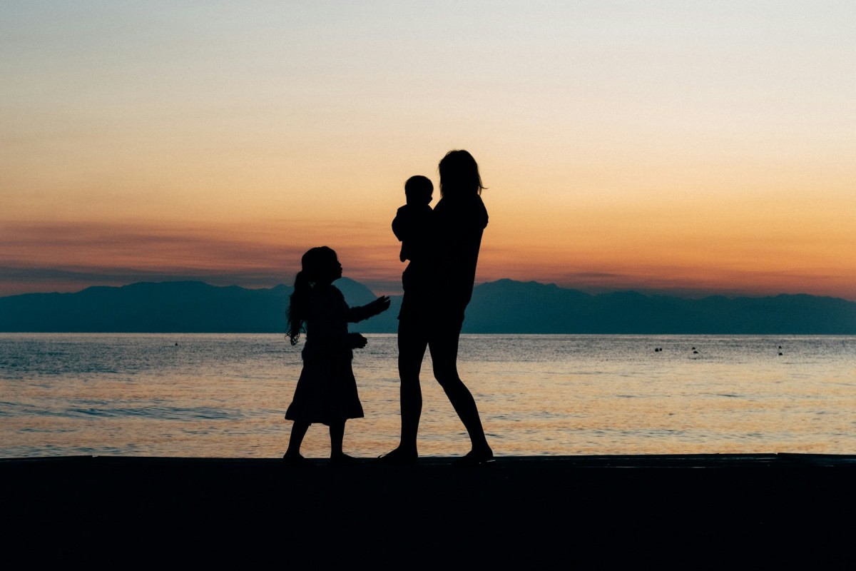 Rutinas de Bienestar para Madres Ocupadas: Prioriza tu Salud Física y Emocional sin Culpa