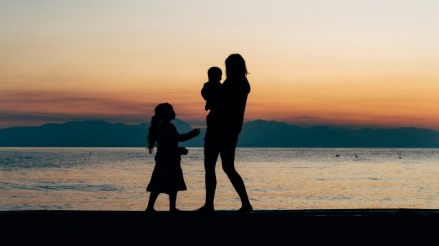 Rutinas de Bienestar para Madres Ocupadas: Prioriza tu Salud Física y Emocional sin Culpa