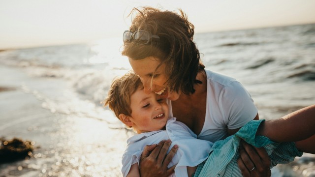 Cómo Sanar tus propias Heridas de Apego para criar Hijos Seguros y Felices.